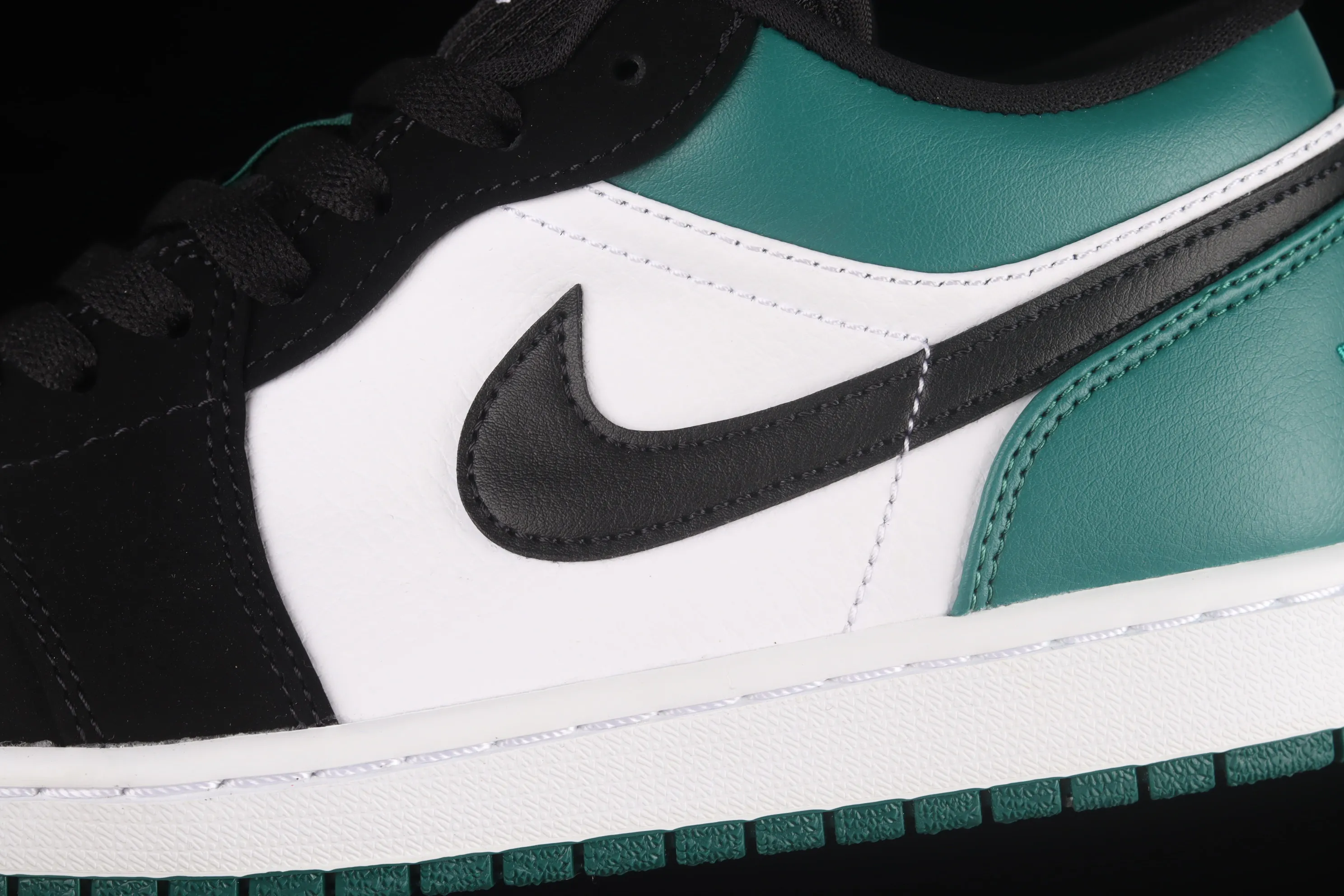 All categories Air Jordan Jordan series basketball shoes Air Jordan 1 Low G version pure original Air Jordan 1 Low AJ1 Joe 1 black and green toe low-top cultural basketball shoes 553558-113